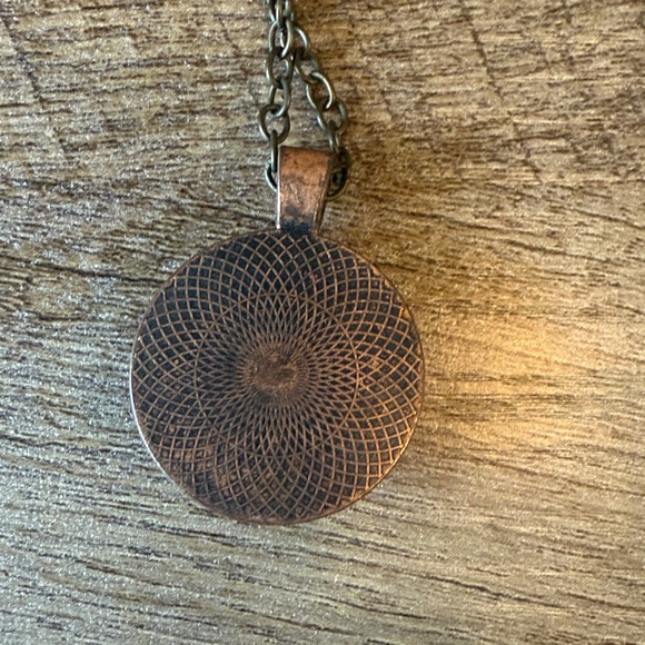 Vintage Globe Pendant Necklace - Picture 3 of 3